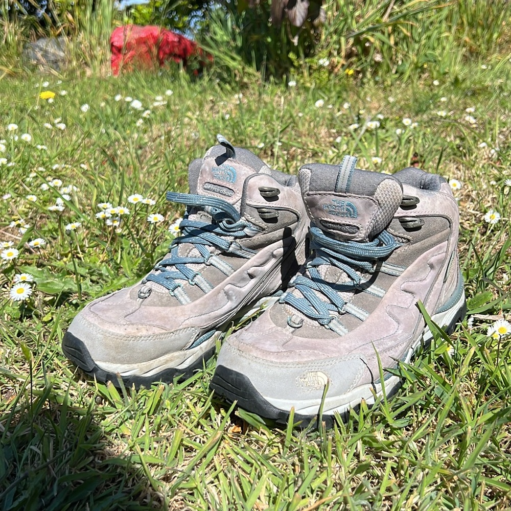 North face hiking boots woman’s 7.5 - Picture 2 of 5